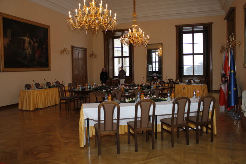 https://www.zamek-slavkov.cz/wp-content/uploads/Divadelni-sal6.jpg