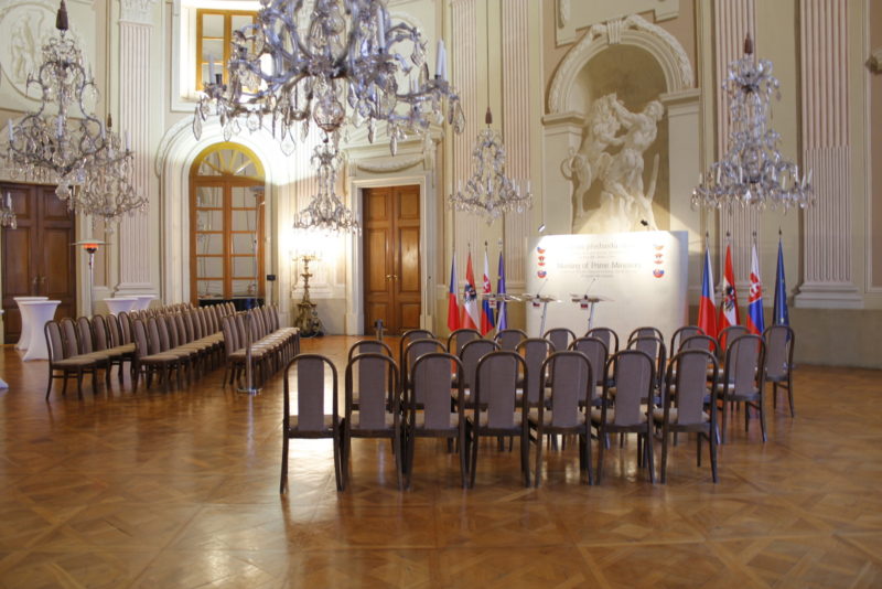 https://www.zamek-slavkov.cz/wp-content/uploads/historicky-sal17.jpg