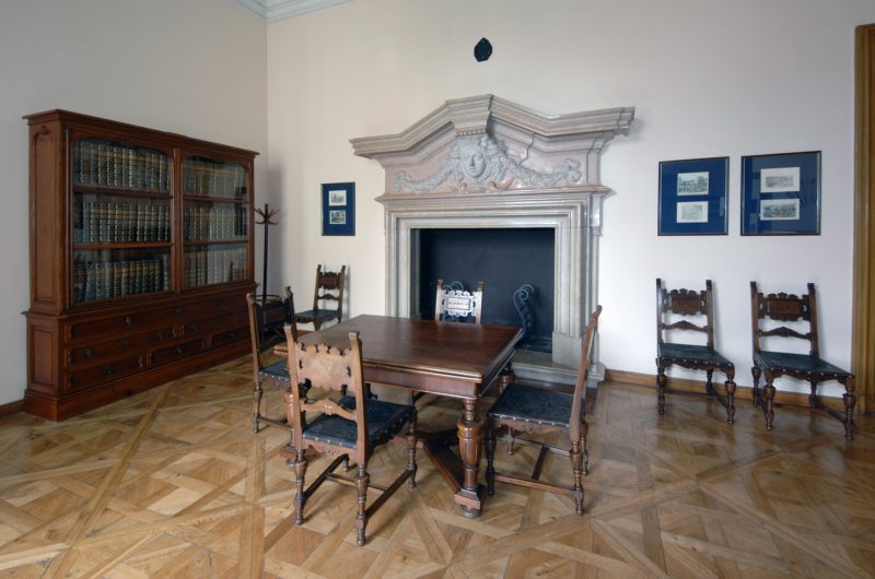 https://www.zamek-slavkov.cz/wp-content/uploads/knihovna.jpg